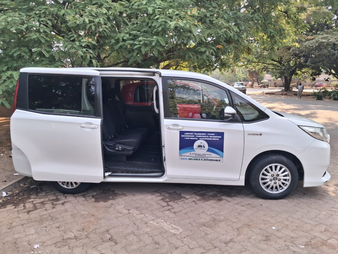 Nissan Serena Front View